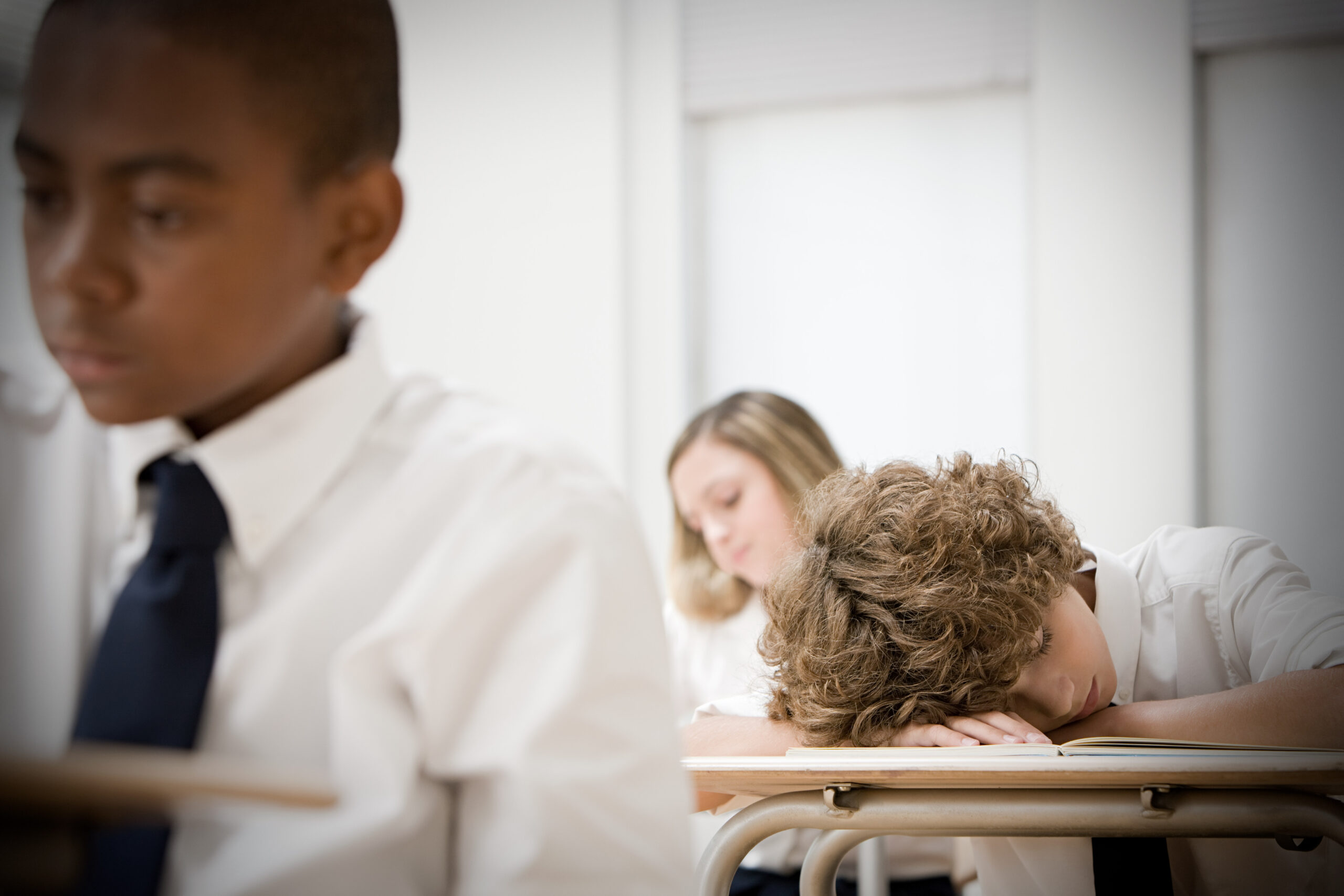 A photo of a student who is tired because of a lack of quality sleep due to mouth breathing and OMD